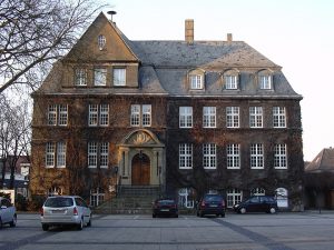 Historisches Rathaus Holzwickede am Marktplatz – Architektur-Wahrzeichen in der Nähe von Unna.